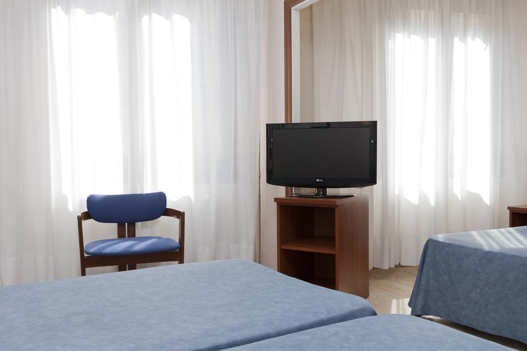 Peninsular Hotel 3*